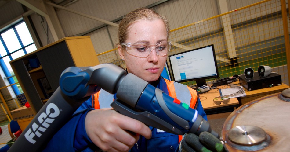 Women working in manufacturing - Eminox - exhaust aftertreatment systems